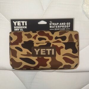 YETI NWT wetlands camo 1L Sidekick Waterproof Gear Case